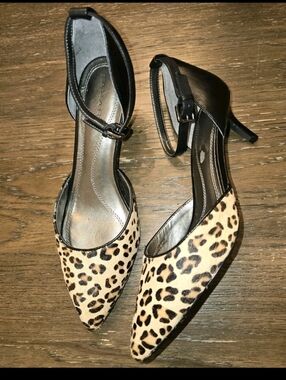 Tahari Leopard Calf Hair D’Orsay Heels Womens 7.5 Pointed Toe Kitten Heel Ankle